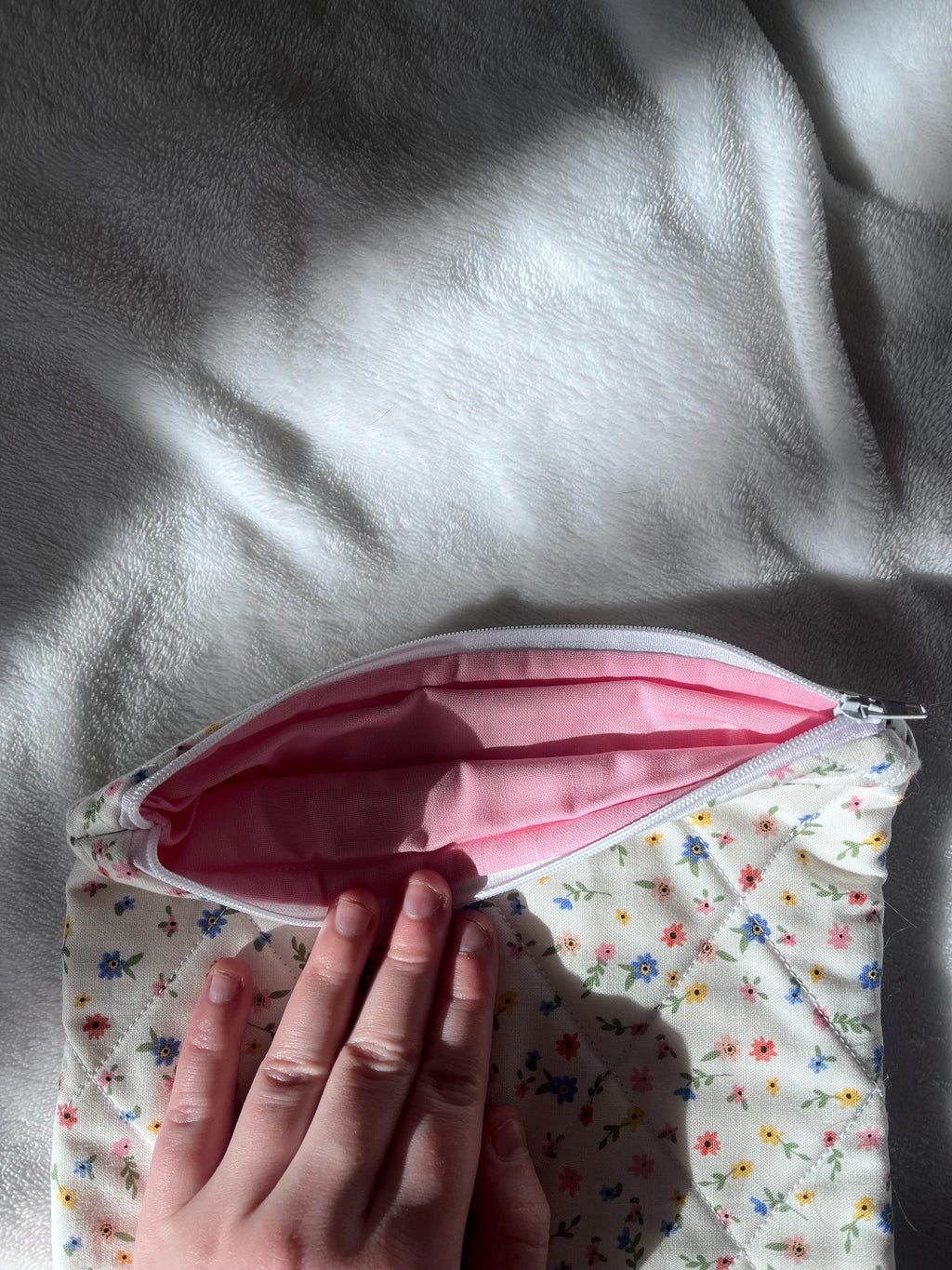 Dainty Floral Book Sleeve with zipper