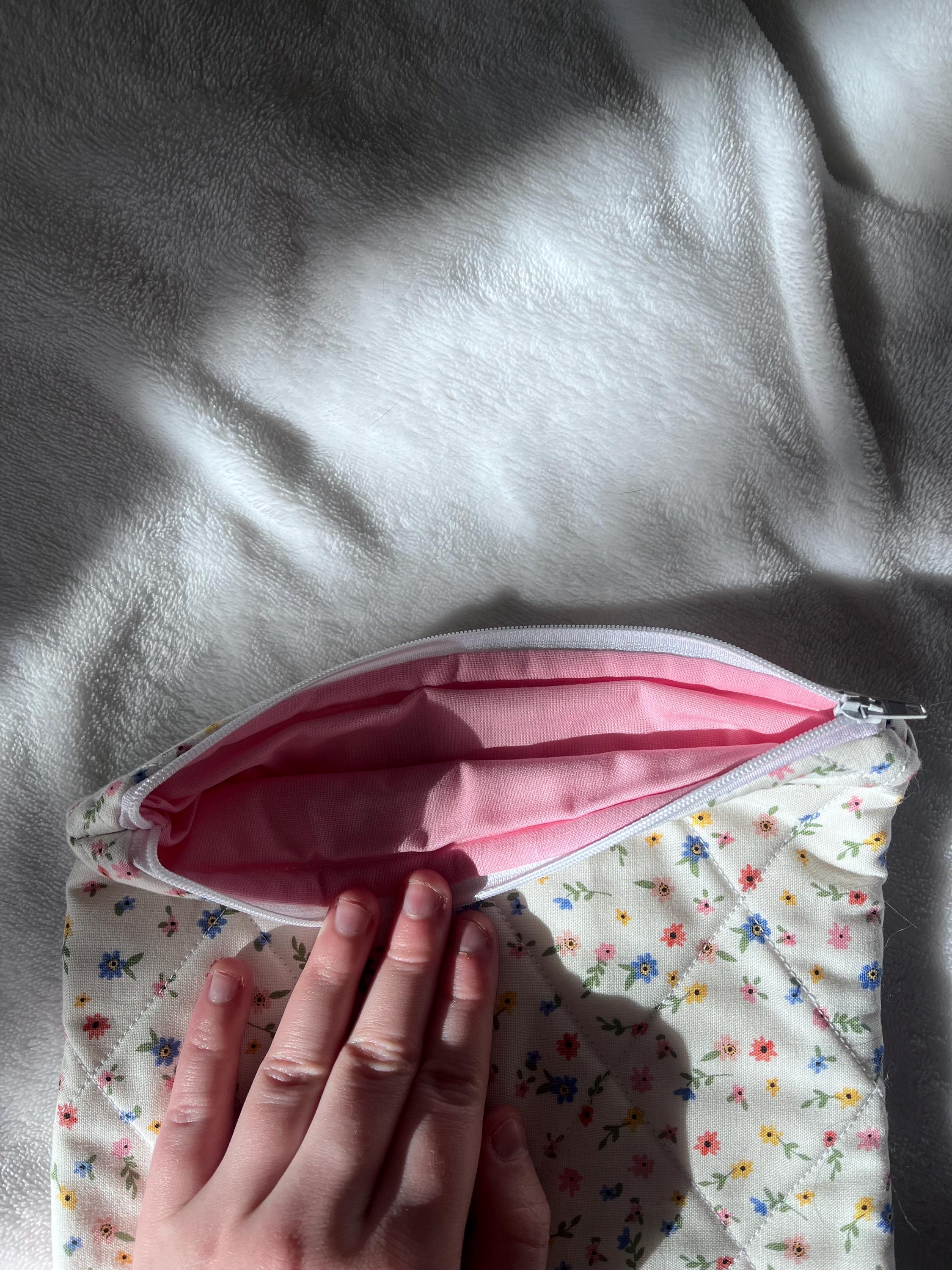 Dainty Floral Book Sleeve with zipper