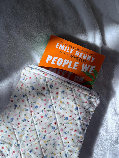 Dainty Floral Book Sleeve with zipper